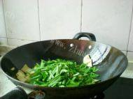 韭菜炒豆皮做法图解4)