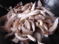 家常菜蘑菇烧肉做法图解4)