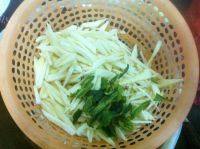 家常菜青椒茭白做法图解1)