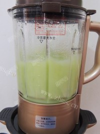 好喝的芹菜苹果汁做法图解7)