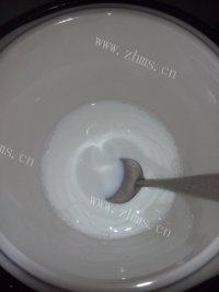 香喷喷的芒果酸奶做法图解2)
