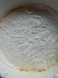 香脆的纽扣饼干做法图解4)