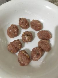 鲜美海马瘦肉汤做法图解5)