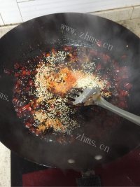 自制香辣牛肉酱做法图解7)