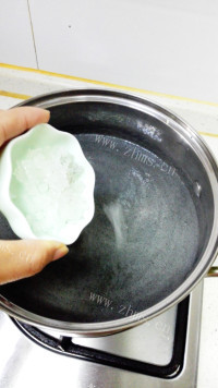 自制核桃黑芝麻糊做法图解6)