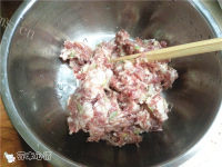 香醇的韭菜猪肉生煎包的做法图解二