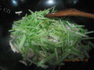 肉丝炒芹菜自制做法图解6)