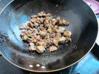 很有食欲的青椒炒羊肉做法图解4)