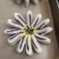诱人的豆沙菊花酥做法图解17)
