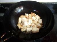 奶白色龙头鱼滚豆腐做法图解4)