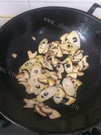 美味的鸭架汤做法图解7)