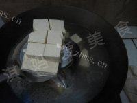 美味的三文鱼头豆腐汤做法图解12)