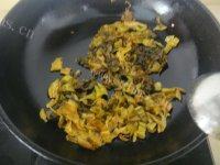 酸菜鸡做法图解9)
