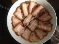 色香味俱全的梅菜扣肉做法图解3)