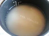 美味的腊肠包菜焖饭做法图解1)