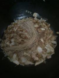 家常菜炖白菜做法图解8)