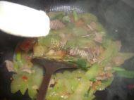 易做的莴笋炒肉片
