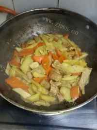 垂涎欲滴的土豆炒肉片做法图解15)