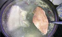家常菜酸菜氽白肉做法图解5)