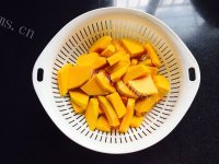 美味的奶香南瓜羹做法图解1)
