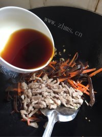 质嫩爽口的鱼香肉丝做法图解8)