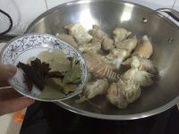 美味萝卜花生猪蹄煲做法图解2)