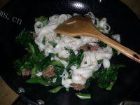 简易芥蓝牛肉炒河粉做法图解7)