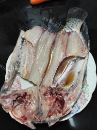 美味魔芋香烤鱼做法图解2)