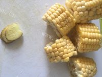 美味的排骨玉米汤做法图解3)