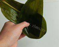 美味的栗子鲜肉茶粽做法图解8)
