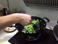 营养丰富青椒炒杏鲍菇做法图解3)
