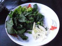 易做的菠菜蛋花汤做法图解3)