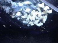 诱人的苦瓜炒鸡蛋做法图解8)