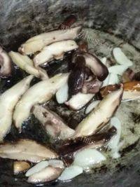 美味的四季豆烧烤肠做法图解4)