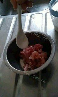 美味的紫菜瘦肉汤做法图解3)