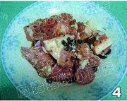 美味的豉汁排骨蒸陈村粉做法图解4)
