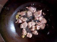 香气浓郁的荷兰豆炒肉做法图解4)