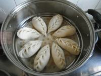 美味白菜榛蘑猪肉包子做法图解15)