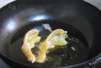 美味的螺蛳鸭脚煲做法图解4)