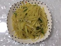喷香的青椒土豆丝做法图解4)