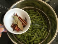 诱人的盐水毛豆做法图解2)