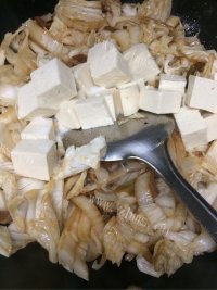 家常菜大白菜炖豆腐做法图解7)