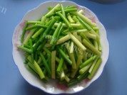 好吃的蒜苔炒腊肉做法图解2)
