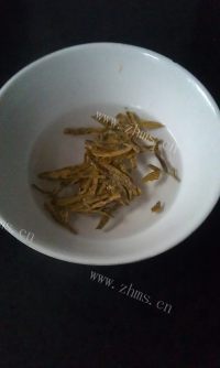 DIY龙井虾仁做法图解6)