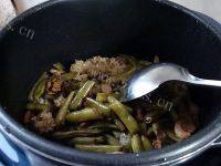 好吃的豆角焖饭做法图解9)