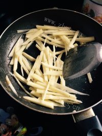 美味的猪肉煲仔饭做法图解8)