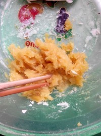 唇齿留香的红薯饼做法图解2)