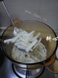 营养黑木耳炒大白菜梗做法图解5)