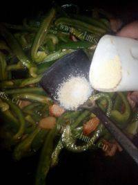 诱人的菜椒炒肉做法图解4)