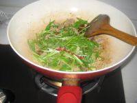 「DIY美食」芹菜炒肉做法图解8)